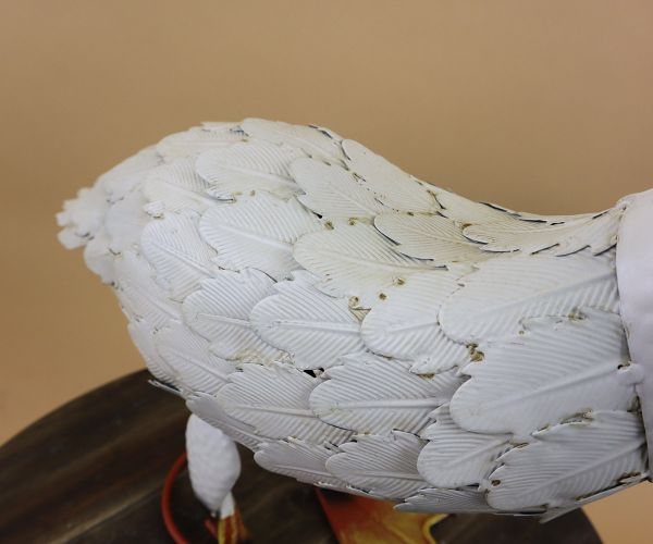 Weißer Schwan aus Metall