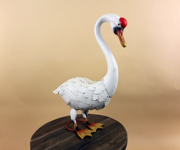Weißer Schwan aus Metall