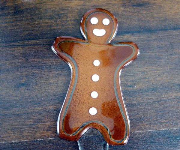 Lebkuchenmann aus buntem Kristallglas auf Glasstab