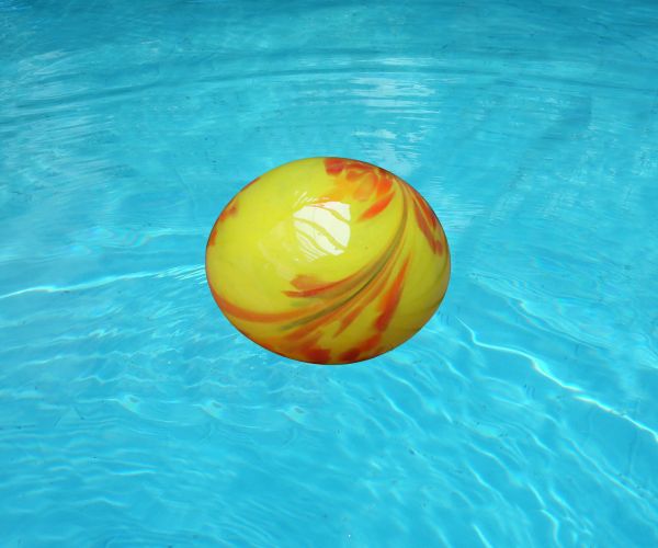 Schwimmkugel aus Glas in gelborange