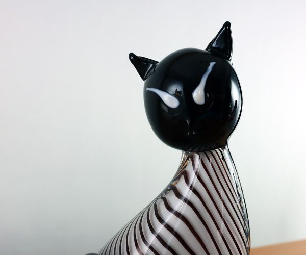Glasfigur Katze schwarz-weiß