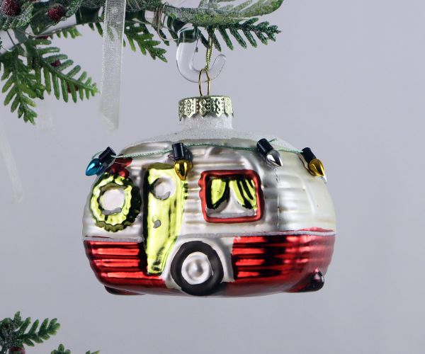 Weihnachtskugel rot-weißer Wohnwagen