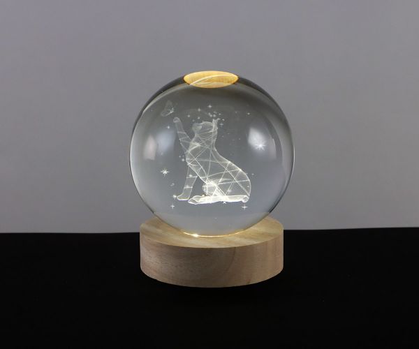 Glaskugel mit 3D-Katze inkl. Holz LED-Untersetzer