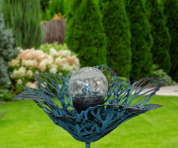 Gartenstecker Blume aus Metall mit Solar