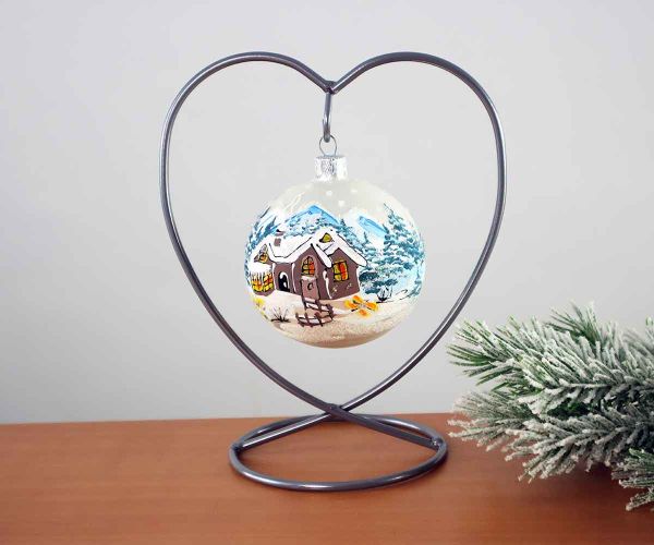 Handbemalte Weihnachtskugel mit Haus im Wald