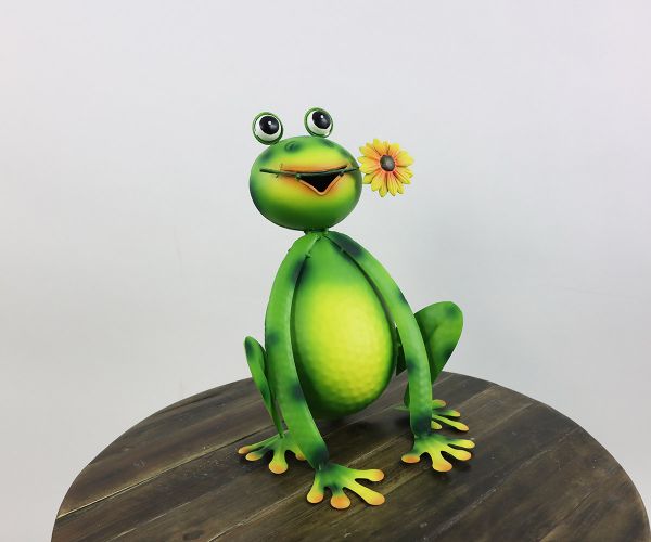 Grüner Frosch aus Metall