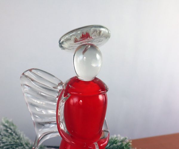 Glasfigur roter Engel