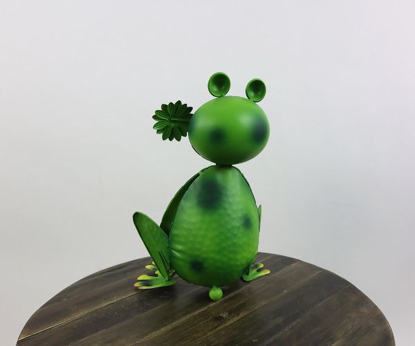 Grüner Frosch aus Metall