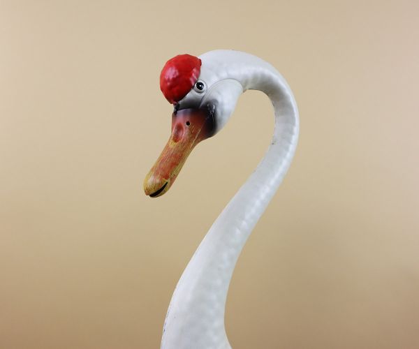 Weißer Schwan aus Metall