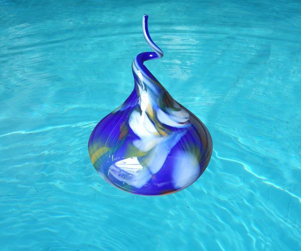 Schwimmzwiebel aus Glas in blau