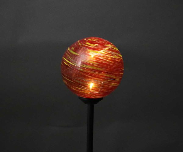 Solargartenstab mit roter Kugel aus Glas