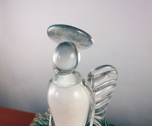 Glasfigur weißer Engel