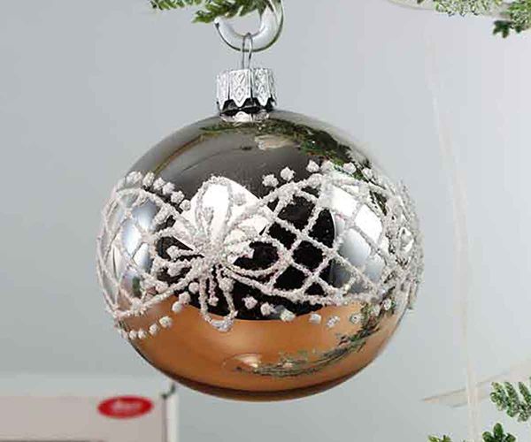 4 Christbaumkugeln silber mit Dekor Ø 6cm