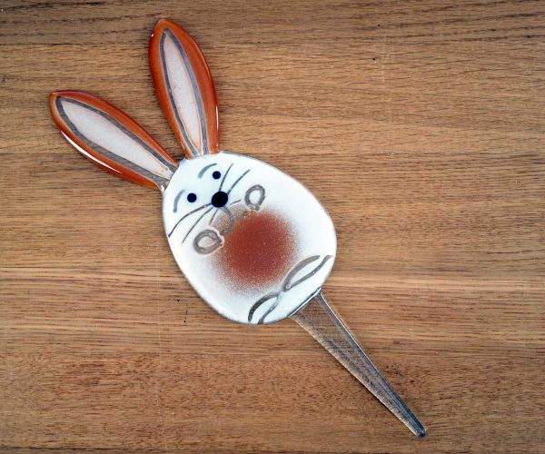Hase weiß auf Glasstab