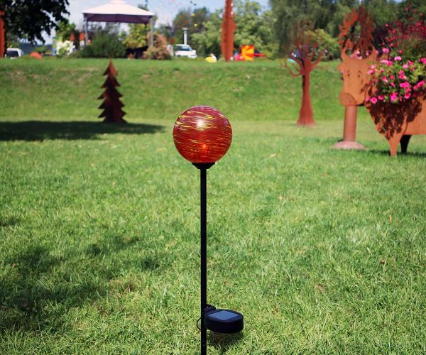 Solargartenstab mit roter Kugel aus Glas
