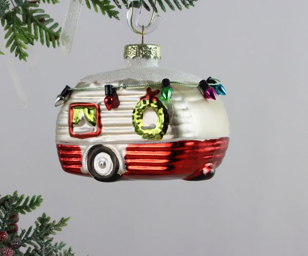 Weihnachtskugel rot-weißer Wohnwagen