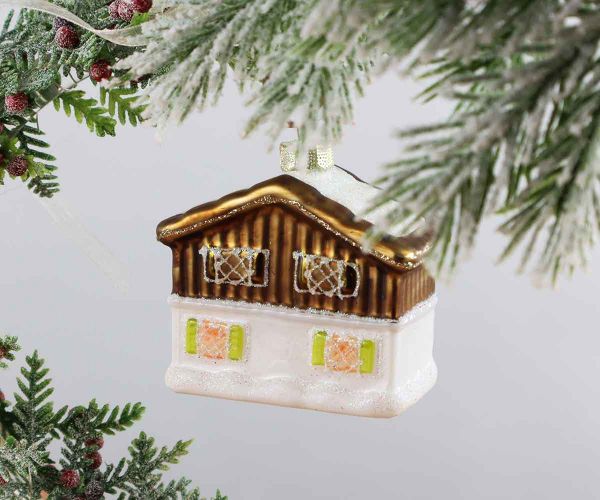 Weihnachtskugel Bauernhütte im Schnee