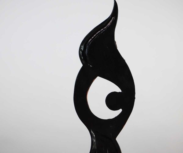Rückseite der Metallskulptur