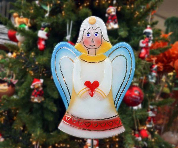 Engel aus buntem Kristallglas