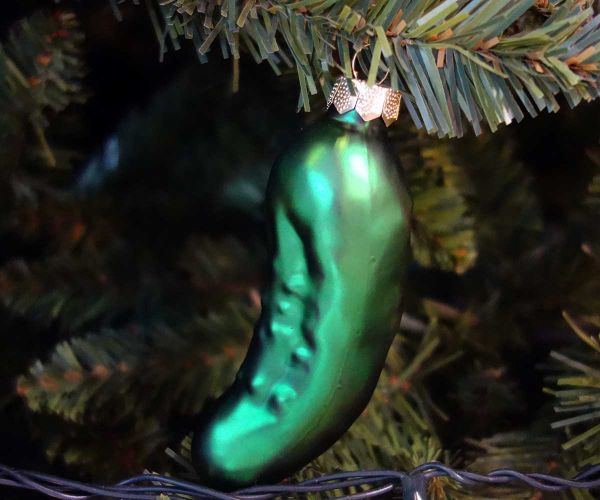 Grüne Gurke Weihnachtskugel