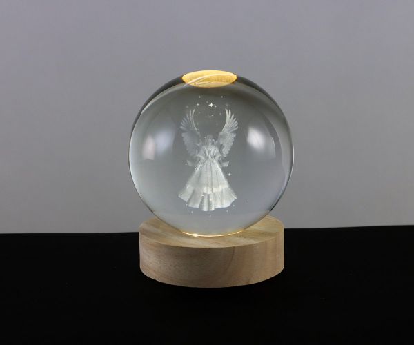 Glaskugel mit 3D-Schutzengel inkl. Holz LED-Untersetzer