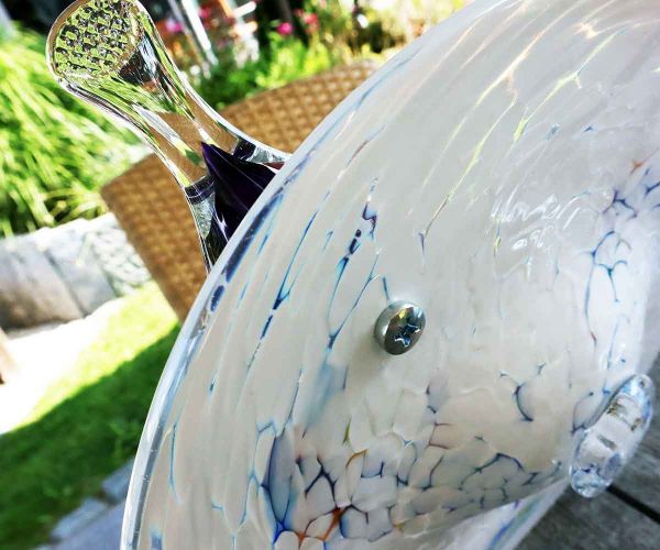 Weiß-Bunte Vogeltränke aus Glas