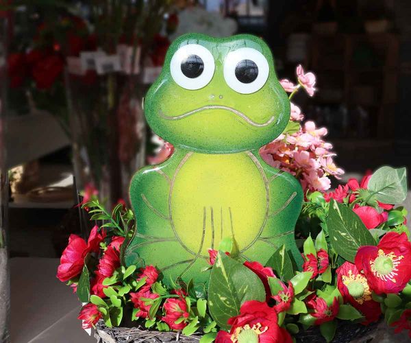 Frosch aus Kristallglas auf Glasstab