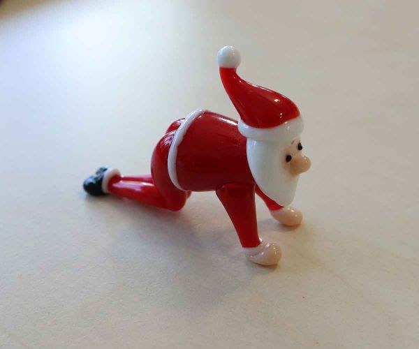 Glasfigur Yoga Weihnachtsmann