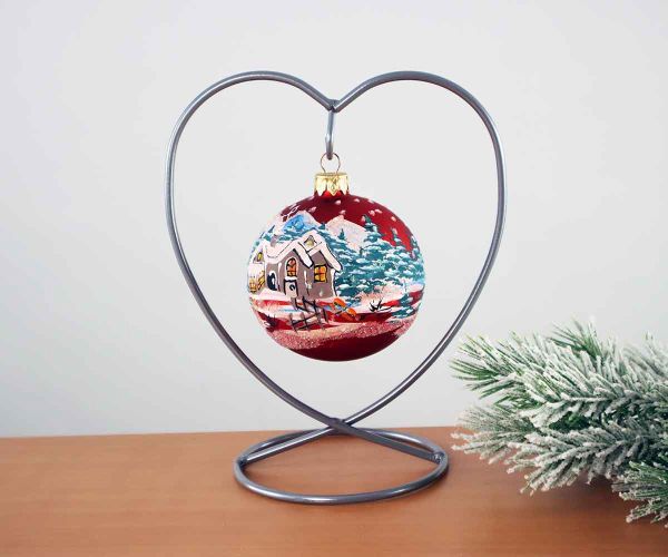 Handbemalte Weihnachtskugel mit Haus im Wald
