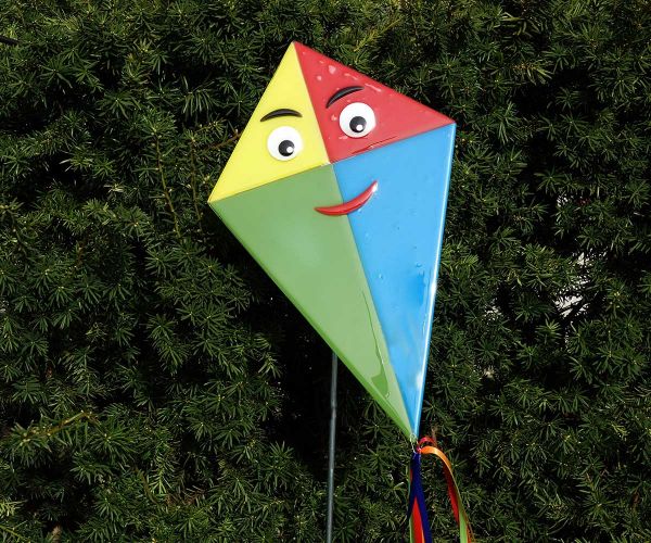 Bunter Flugdrachen aus Kristallglas