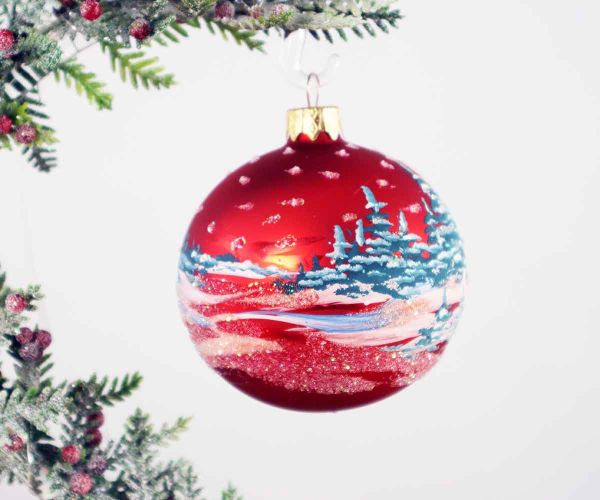 Handbemalte Weihnachtskugel mit Haus im Wald