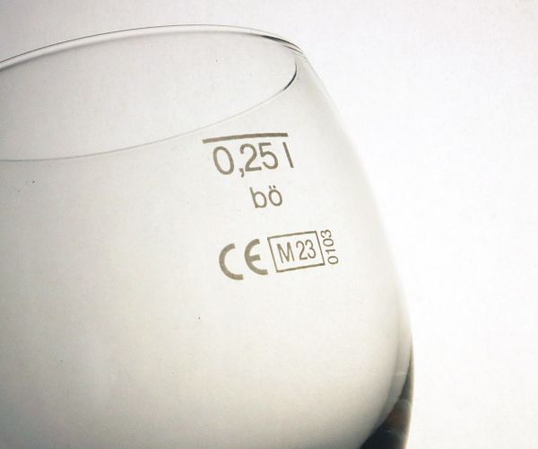 Weinseidel 0,25l mit grünem Henkel und Eichstrich