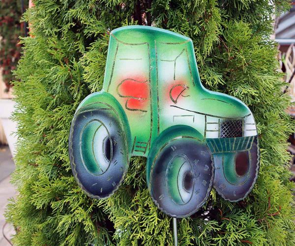 Traktor aus buntem Kristallglas