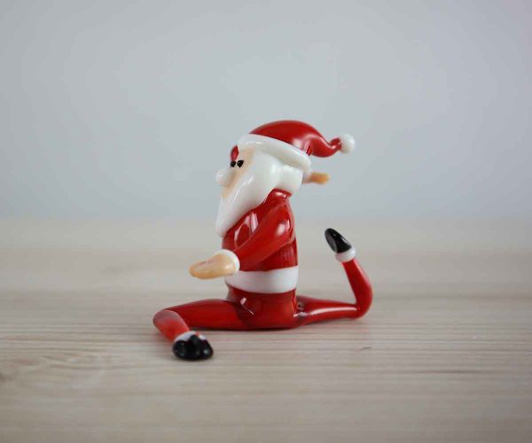 Glasfigur Yoga Weihnachtsmann